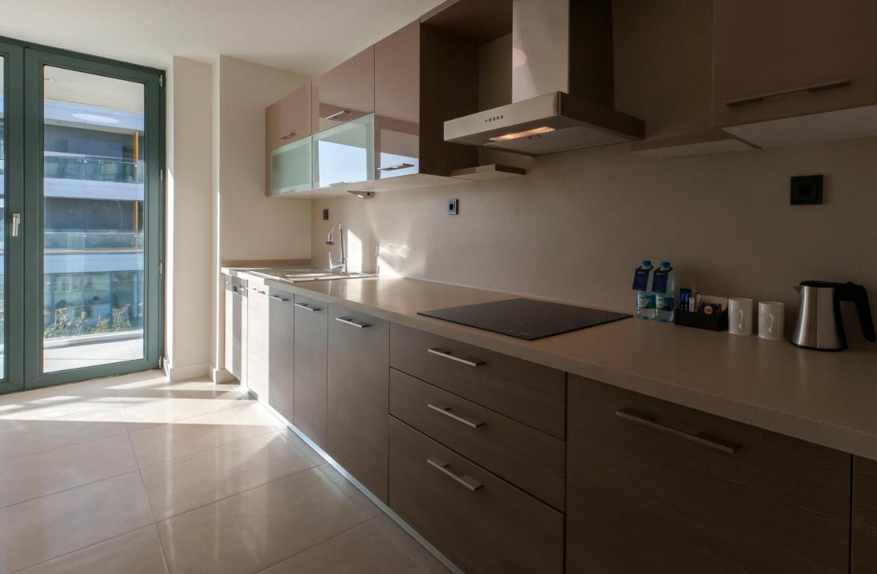 The Superior Living Batisehir Appartement Istanboel Buitenkant foto