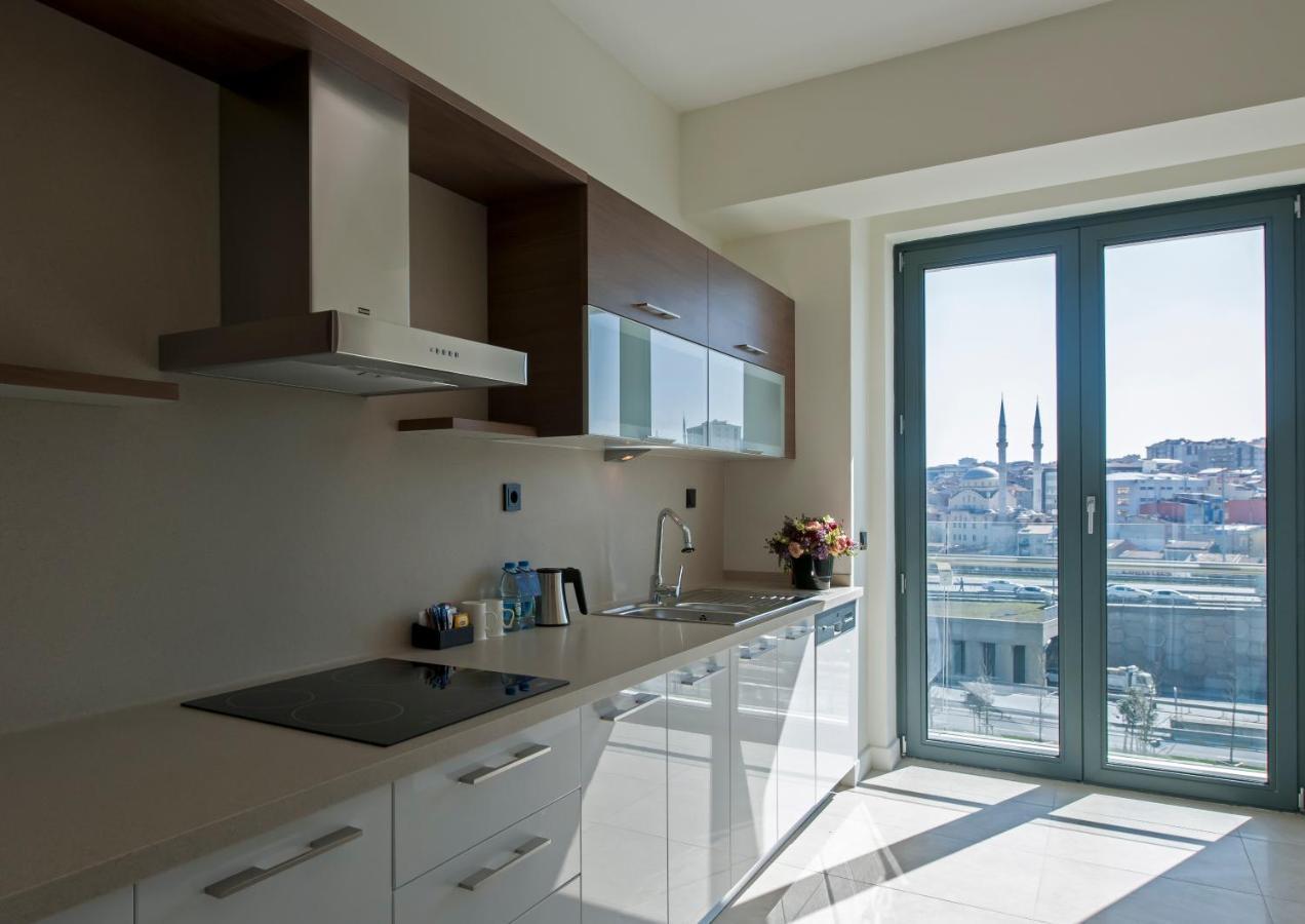 The Superior Living Batisehir Appartement Istanboel Buitenkant foto