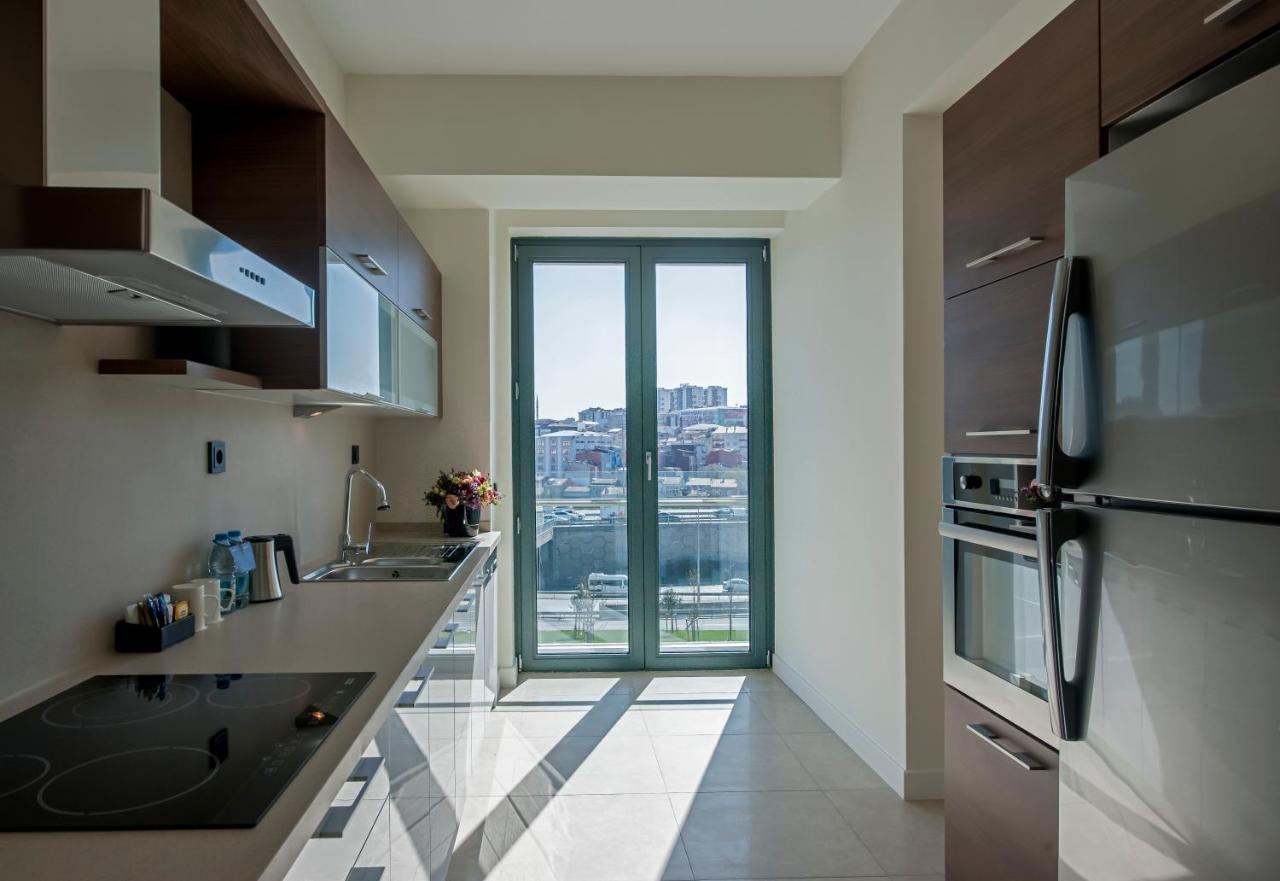 The Superior Living Batisehir Appartement Istanboel Buitenkant foto